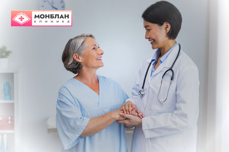 Врач беседует с пациентом